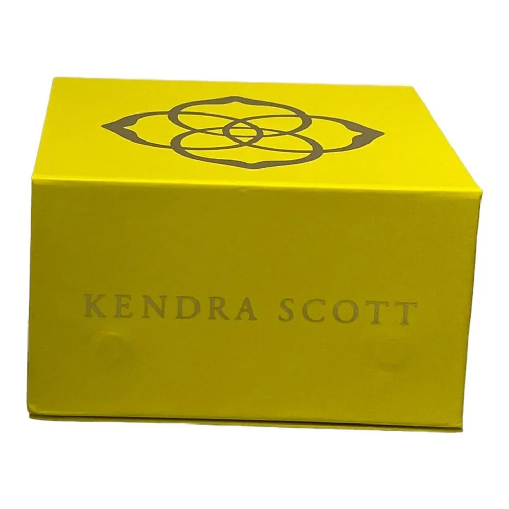 Kendra Scott features gift